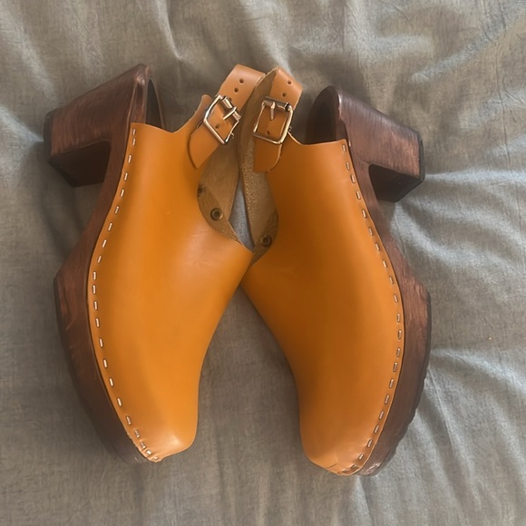 Lotta of Stockholm Yelloe Clogs - EUC!!! Size 39 - Picture 2 of 8
